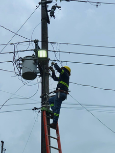 Gobierno de Minatitlán refuerza trabajos de alumbrado público para mayor seguridad ciudadana